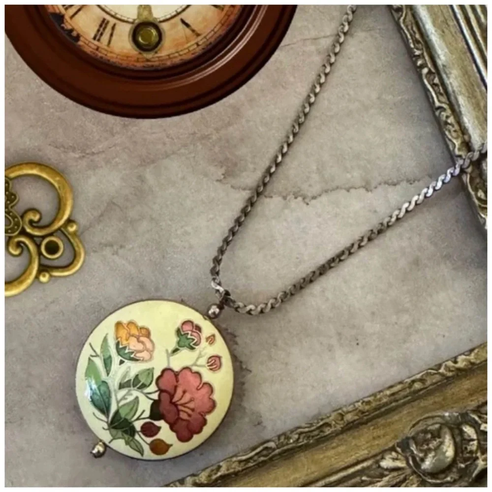 BOHEMIAN • Butterfly Flower Vintage Ceramic Necklace - Picture 6 of 6